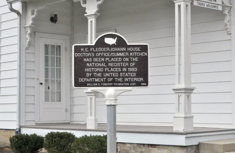 National Register marker for the H.E. Fledderjohann House Doctor's Office/Summer Kitchen.